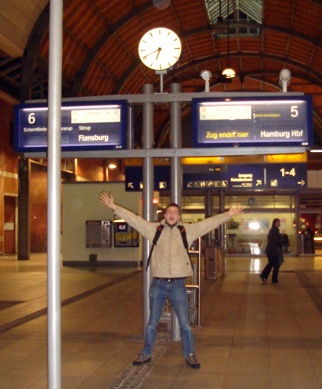 Andy Holland in Kiel Hauptbahnhof - 6:40am, 10 November 2007